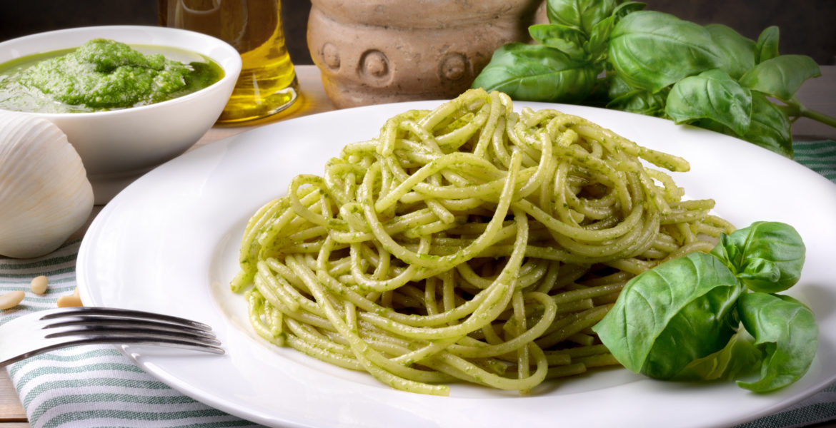 Spaghetti al pesto genovese consorzio terre di biccari