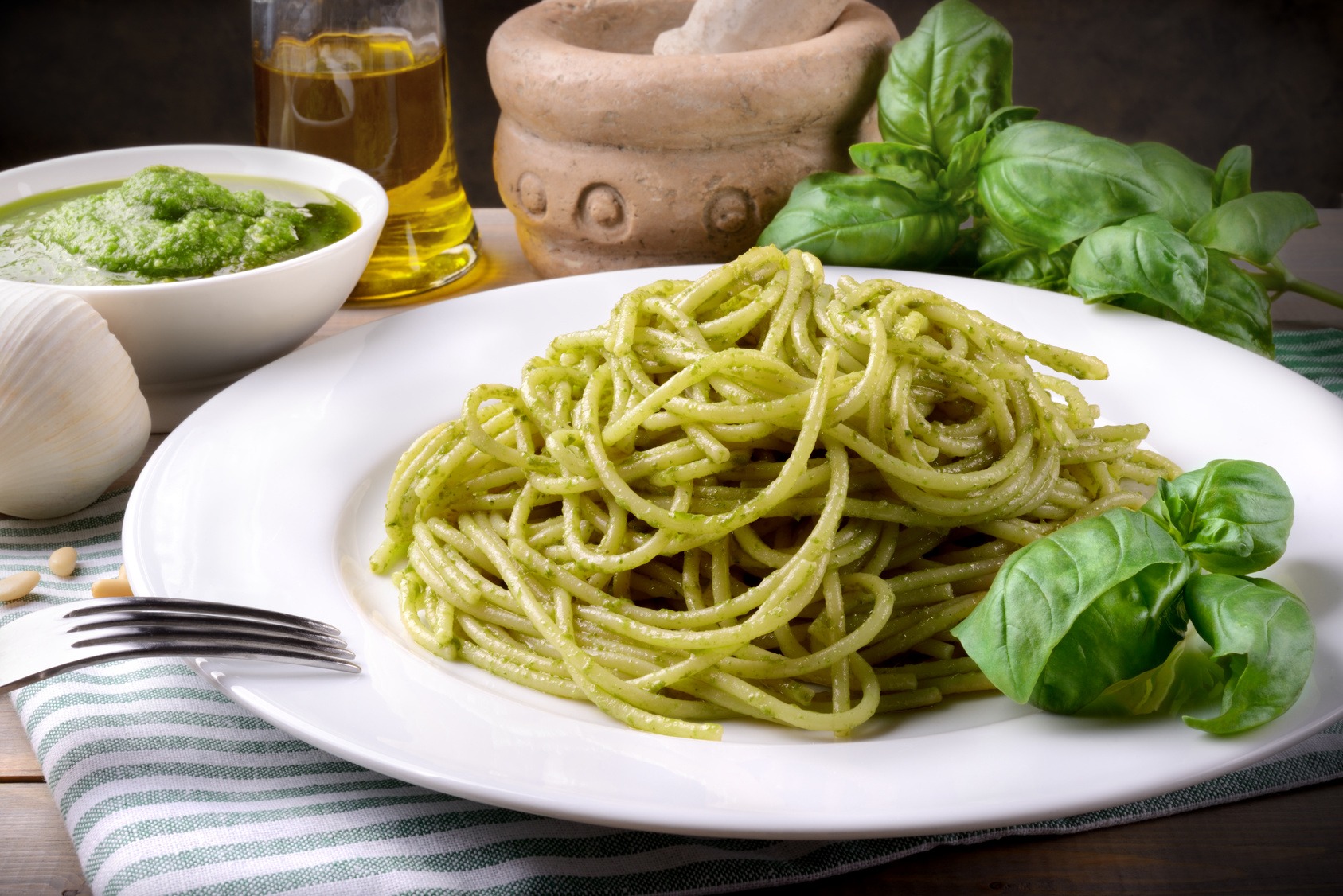 Spaghetti al pesto genovese consorzio terre di biccari